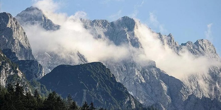 İtalyan Alplerinde buz kütlesinin çökmesi sonucu en az 6 kişi öldü: 10 kişi kayıp