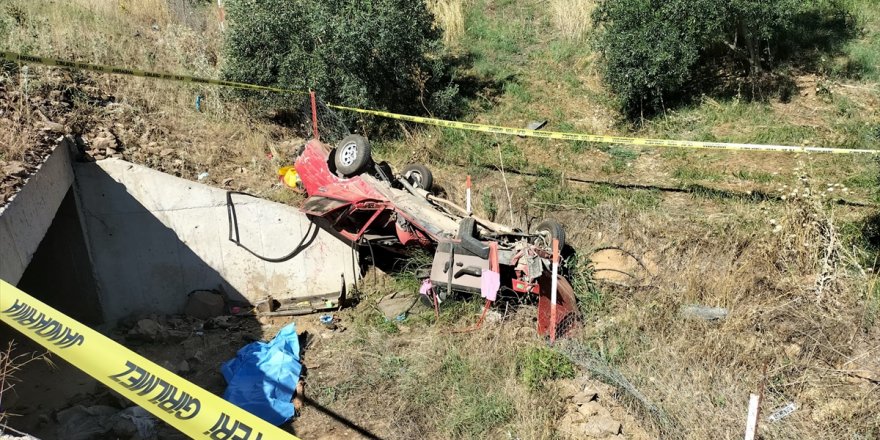 İzmir'de şarampole devrilen otomobilin sürücüsü öldü