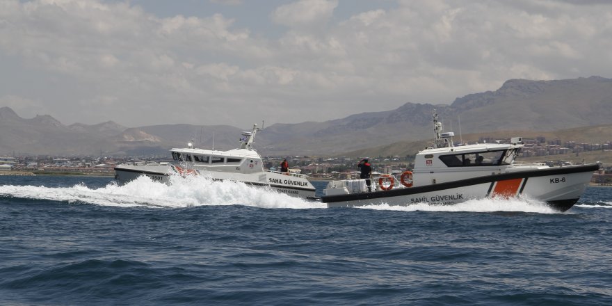 Van Gölü’nde düzensiz göçmen kaçakçılığının önü kesildi