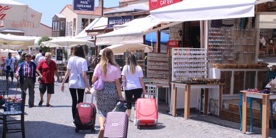 Çeşme’ye tatilci akını başladı