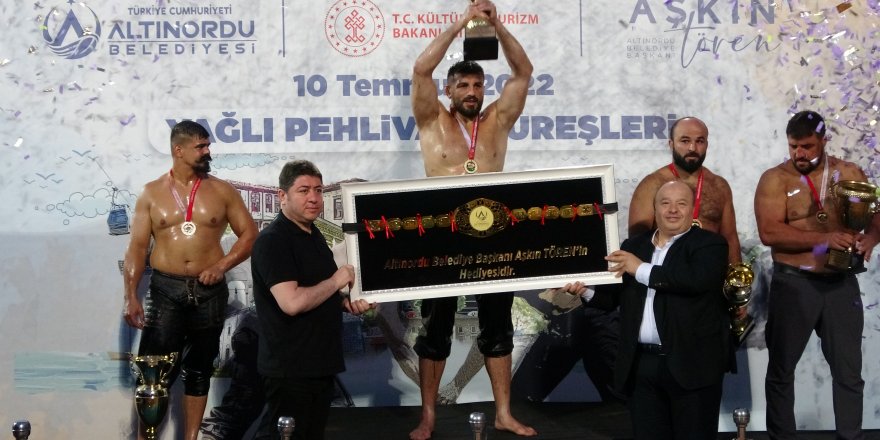 Ordu’da düzenlenen yağlı güreşler finalinde başpehlivan Hasan Cengiz oldu