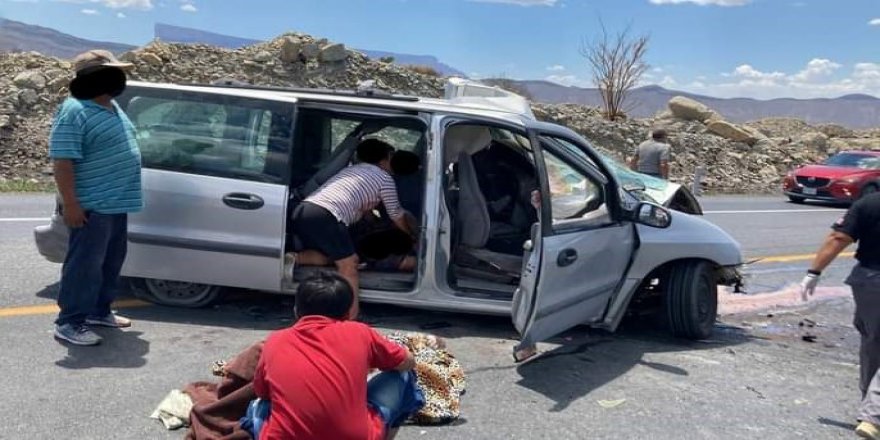 Meksika'da 2 araç kafa kafaya çarpıştı: 5 ölü, 11 yaralı