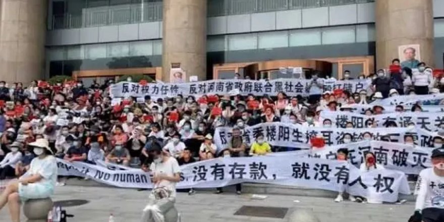 Çin'de banka protestosu