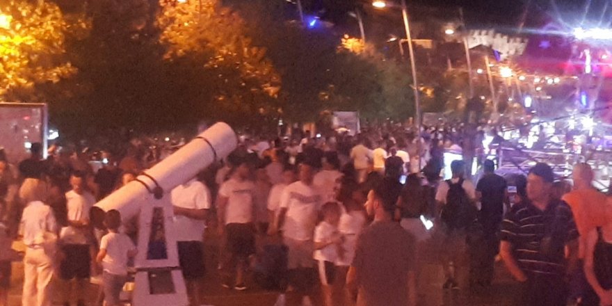 Marmaris’te bayram kalabalığı sokaklara taştı