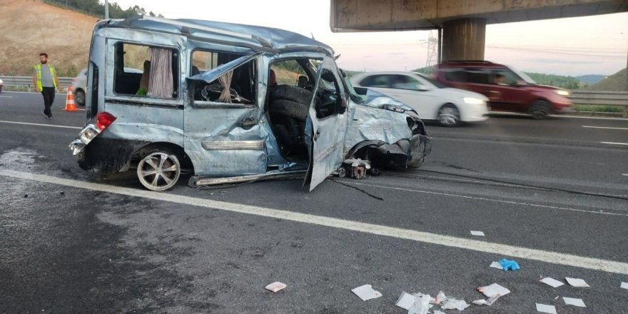 Kuzey Marmara otoyolunda defalarca takla attı: 4 yaralı