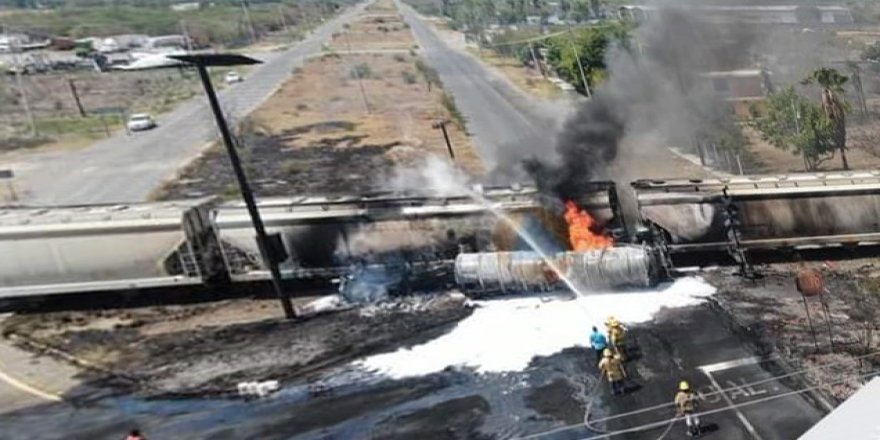 Meksika’da trenin çarptığı petrol tankeri patladı