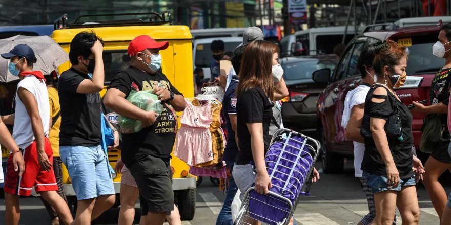 Filipinler'de belediye başkanından çalışanlara talimat: Gülümseyin yoksa ceza alırsınız