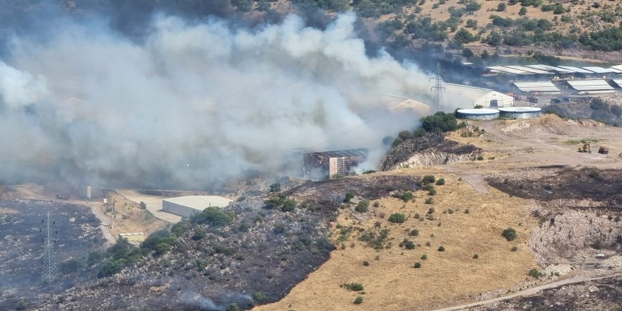 Bergama’da süt işletme tesisine sıçrayan yangın kontrol altında