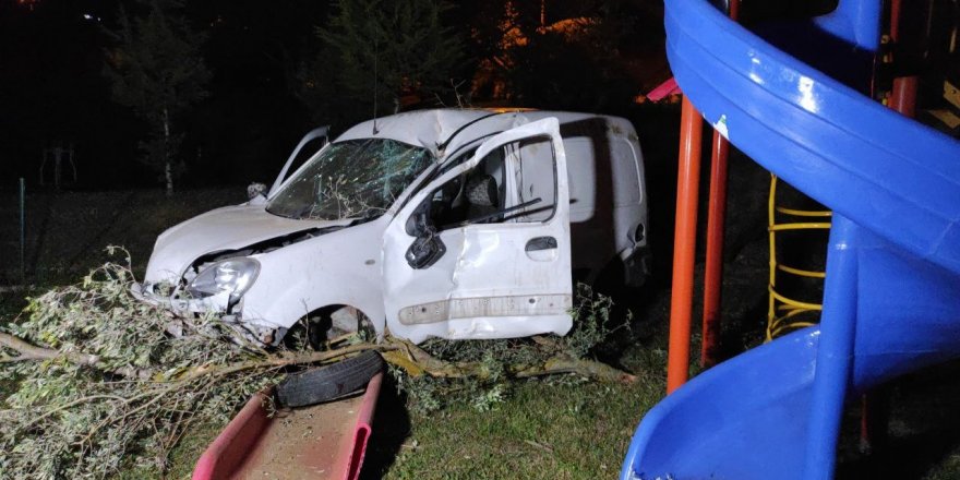 Kocaeli’de araç çocuk parkına uçtu: 1 ölü, 1 yaralı