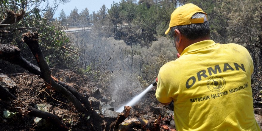 Datça'da yanan ormanlık alanda soğutma çalışmaları sürüyor