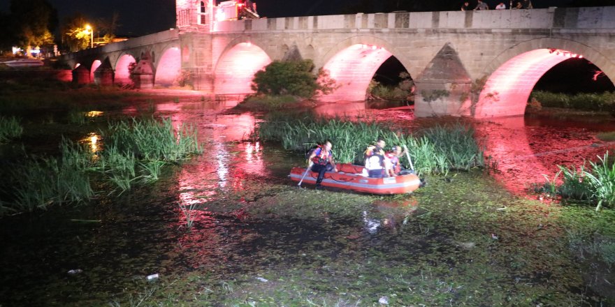 Tunca Köprüsünden nehre düşen 1 kişiyi AFAD ekipleri bot ile kurtardı