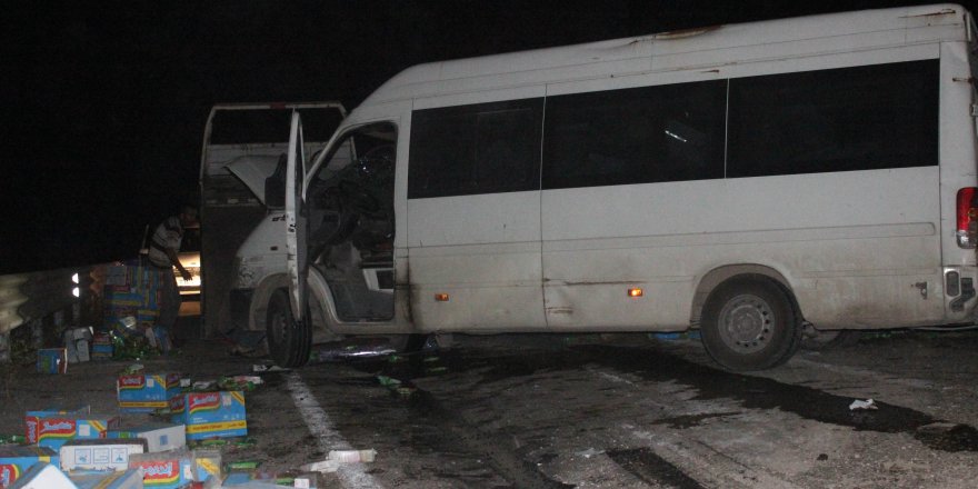 Kilis’te gıda yüklü minibüs devrilmesi sonucu karayolu trafiğe kapandı