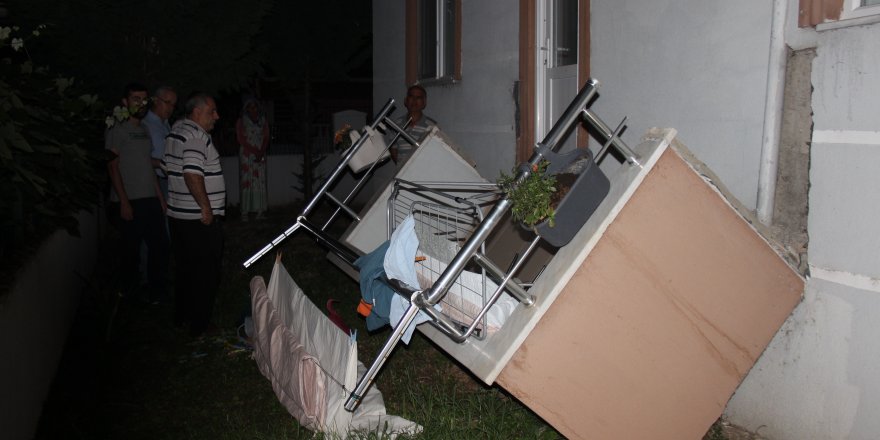 Oturdukları balkon çöken çift neye uğradığı şaşırdı