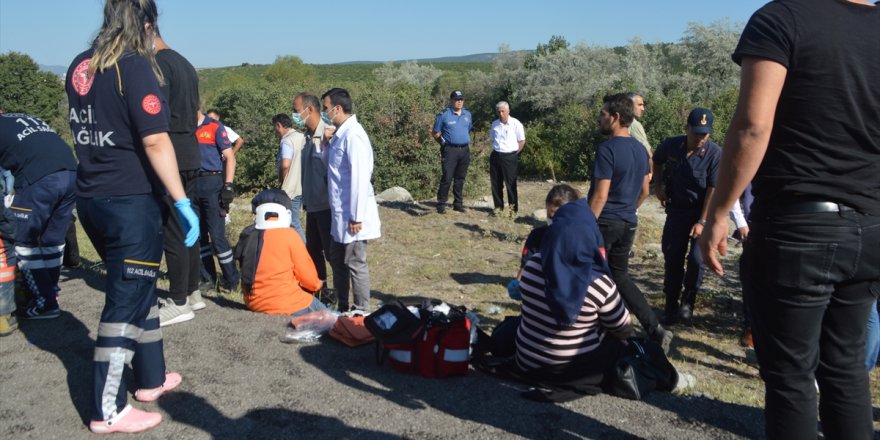 Kütahya’da işçi servisinin devrilmesi sonucu 11 kişi yaralandı