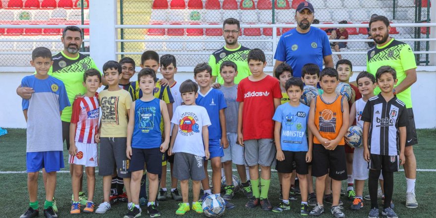 Futbolun genç yetenekleri Buca’da keşfediliyor