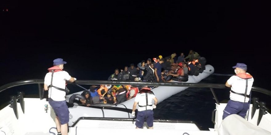 Çeşme açıklarında 46 düzensiz göçmen yakalandı