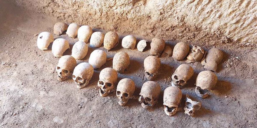 Kaçak kazı yapılan mezar odasından 27 iskelet çıktı