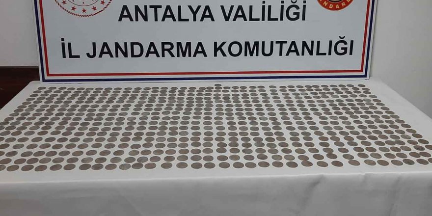 Antalya’da Roma dönemine ait 613 sikke ele geçirildi