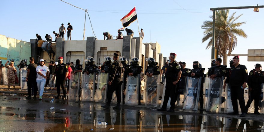 Irak Başbakanı el-Kazımi, protestoculardan derhal parlamentoyu terk etmelerini istedi