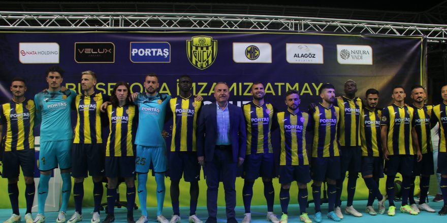 MKE Ankaragücü kadrosuna kattığı 14 isme imza töreni düzenledi