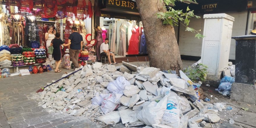 Tarihi Kemeraltı Çarşısı’ndaki 65 yıllık şadırvanı yıktılar