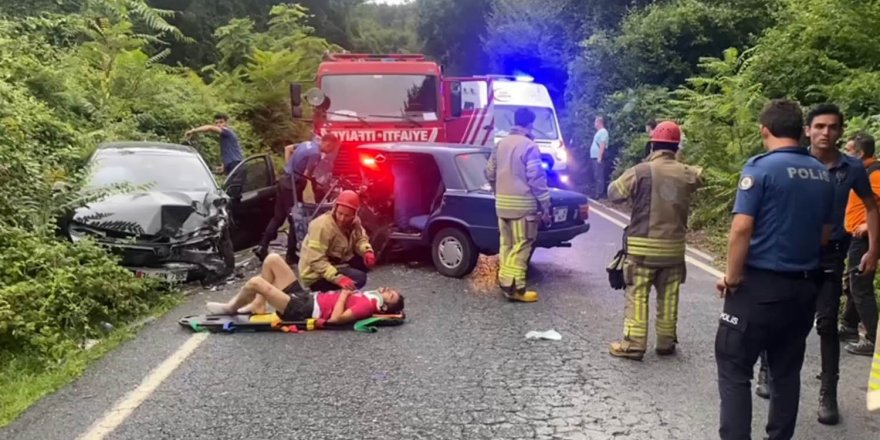 Sarıyer'de iki araç kafa kafaya çarpıştı: 1'i ağır 3 yaralı