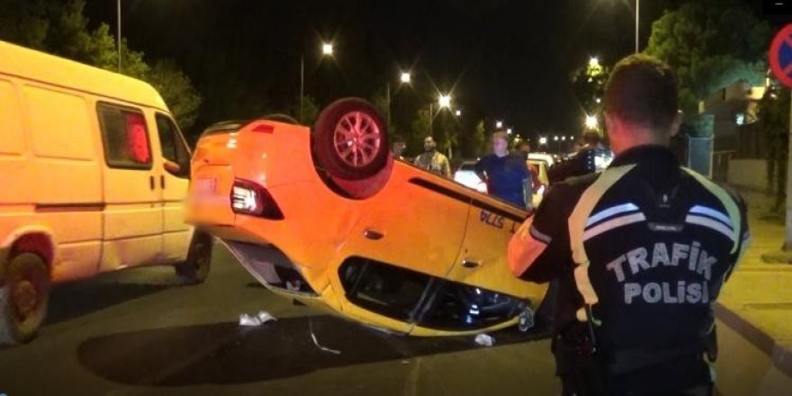 İzmir'de takla atan taksinin sürücüsü kazadan hafif sıyrıklarla kurtuldu