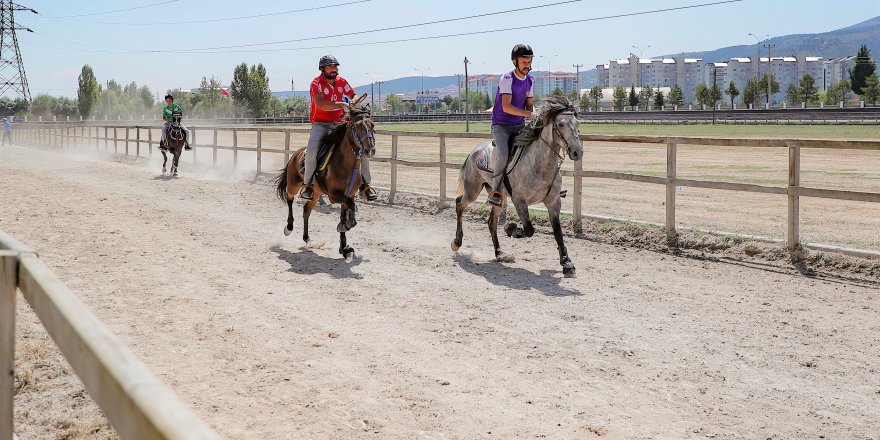 Kütahya'da Rahvan At Yarışları heyecanı