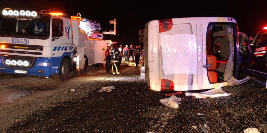 Denizli'de yolcu otobüsü refüje devrildi: 2’si ağır 28 yaralı