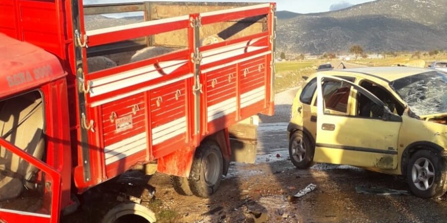 Antalya'da trafik kazası: 1 ölü ,2 yaralı