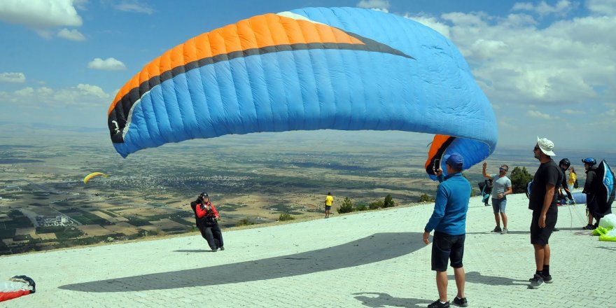 9. Akşehir XC Open Türkiye Yamaç Paraşütü Mesafe Şampiyonası ve Eğitim Yarışması başladı