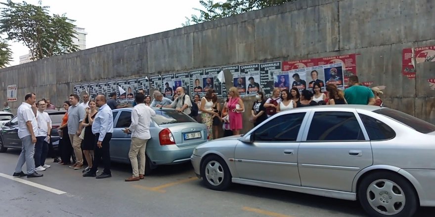 Art arda iki depremin ardından İzmir'de vatandaşlar panik yaşadı