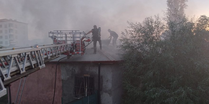 Müstakil evde yangın çıktı, evi eşinin yaktığını iddia etti