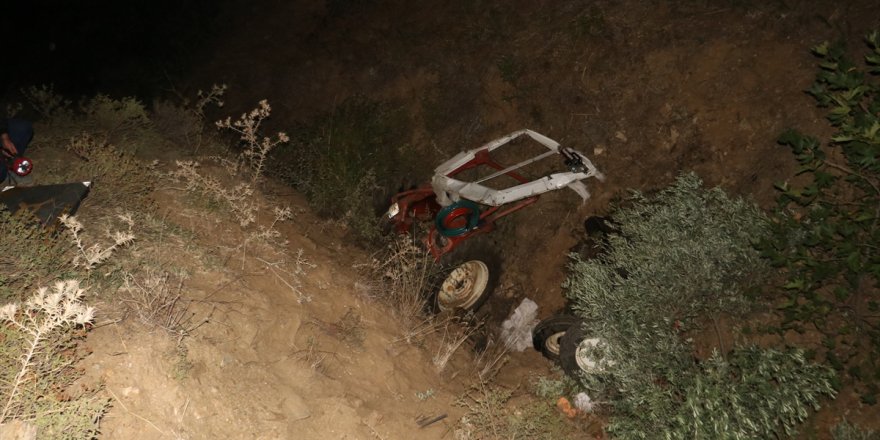 Manisa'da şarampole devrilen traktörün sürücüsü hayatını kaybetti