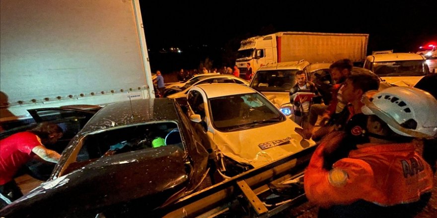 Samsun'da 23 aracın karıştığı kazada yaralananların sayısı 21’e yükseldi