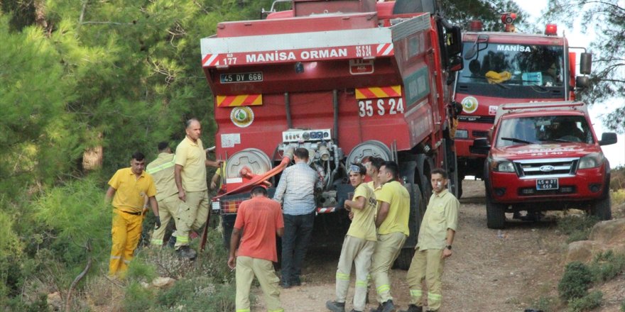 Manisa'da çıkan orman yangını büyümeden söndürüldü