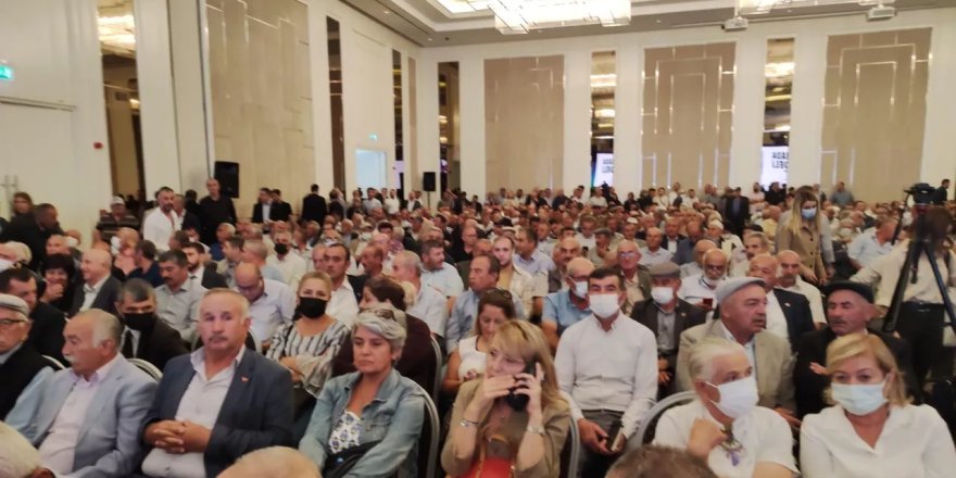 Yavaş'tan çiftçilere jest: Belediye bürokratlarını kaldırdı, çiftçileri oturttu