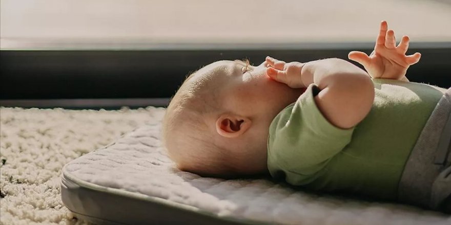 Araştırma: Ağlayan bebeği sakinleştirmenin en iyi yolu kucağa alıp yürüyüşe çıkarmak