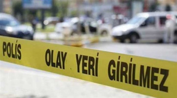 İzmir'de sürücü ile yayalar arasında çıkan silahlı kavgada 1 kişi öldü