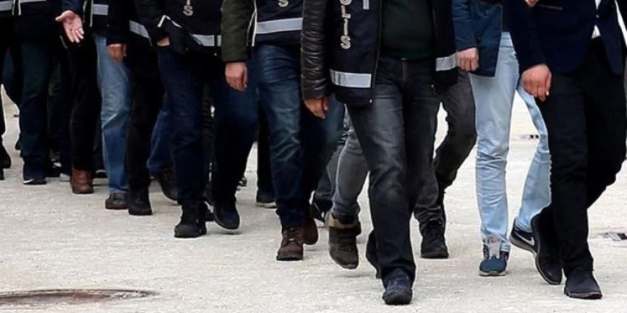İzmir merkezli 10 ilde düzenlenen dolandırıcılık operasyonunda 18 şüpheli yakalandı