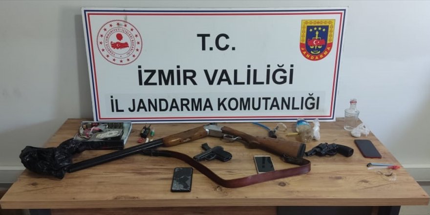 İzmir'deki uyuşturucu operasyonunda 5 kişi tutuklandı