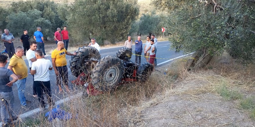 Manisa'da devrilen traktörün altında kalan sürücü öldü