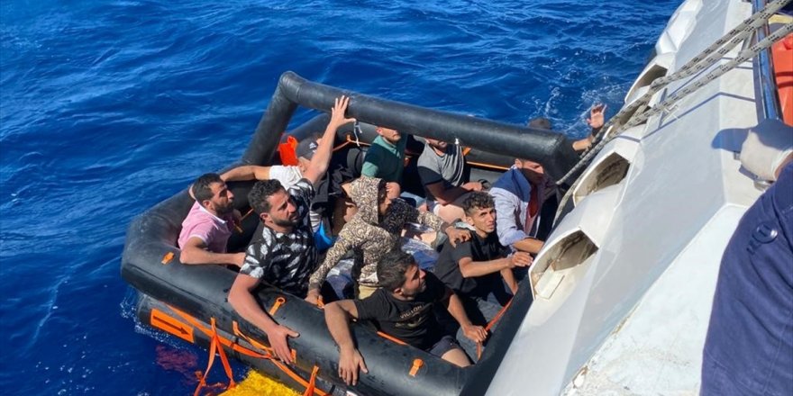 Datça açıklarında 72 düzensiz göçmen kurtarıldı