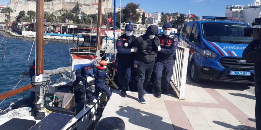 İzmir'de yasa dışı geçiş hazırlığındaki 51 düzensiz göçmen yelkenli yatta yakalandı