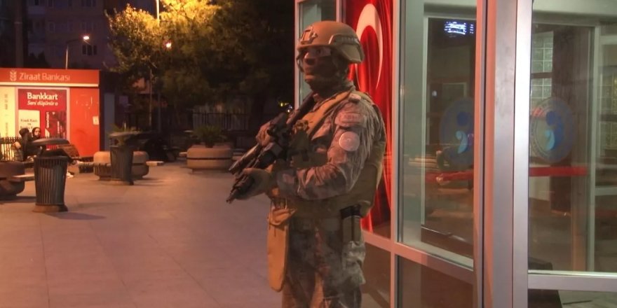 Özel harekat karşılık verdi: Bakırköy’de hastane önünde silahlı saldırı