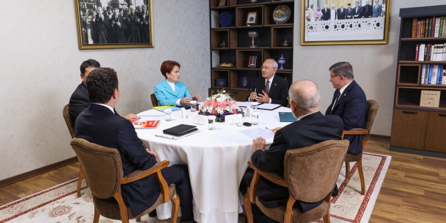 Karataş, Kılıçdaroğlu'nun falına baktı: "Altılı masada balayı bitti!"