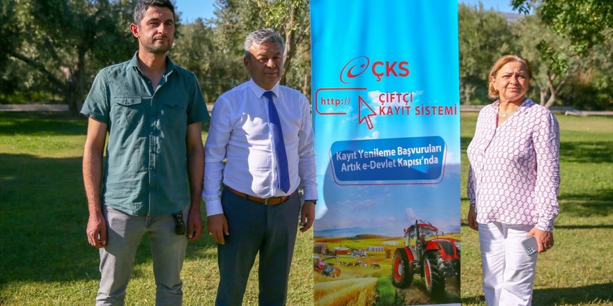İzmir'de üreticilere Çiftçi Kayıt Sistemi başvurularındaki yenilikler anlatıldı