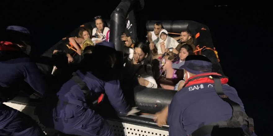 Marmaris açıklarında 13 düzensiz göçmen kurtarıldı