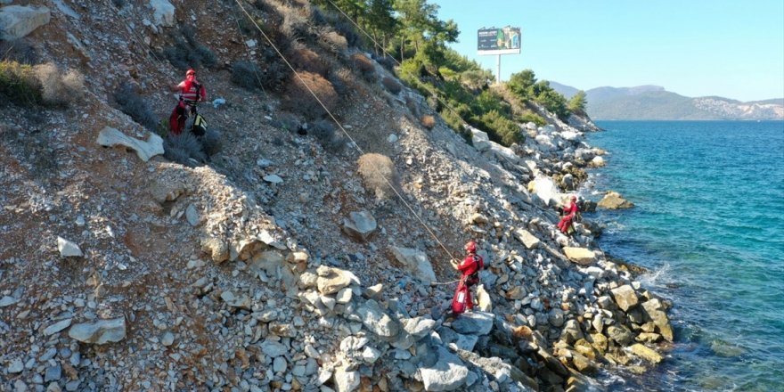 Bodrum'da AKUT ekiplerinin de katıldığı çalışmayla 1 ton atık toplandı