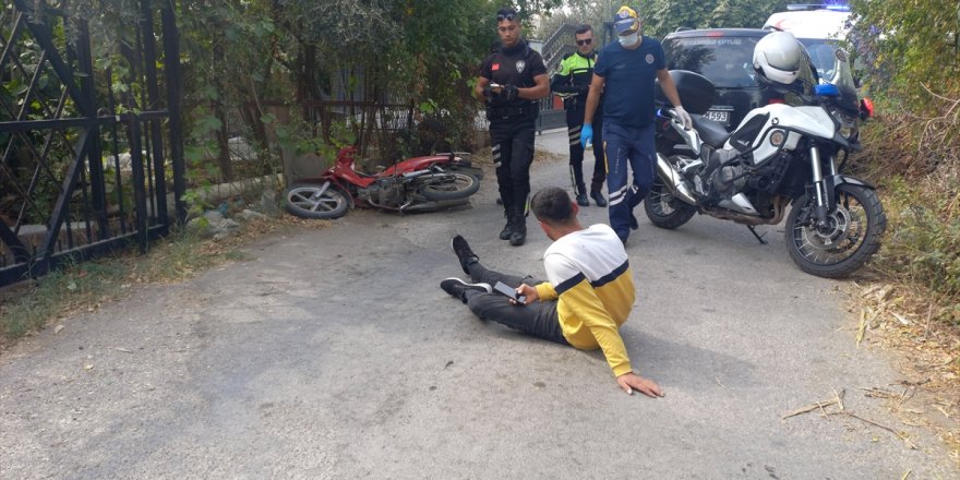 Manisa'da polisten kaçan motosikletli trafik kazasında yaralandı